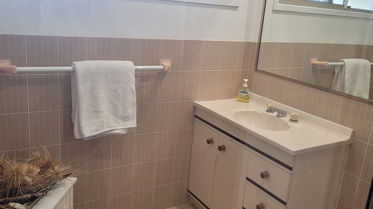 Photo of Bathroom in Mount Warren Park