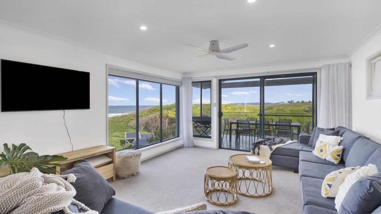 Photo of Livingroom in The Entrance North