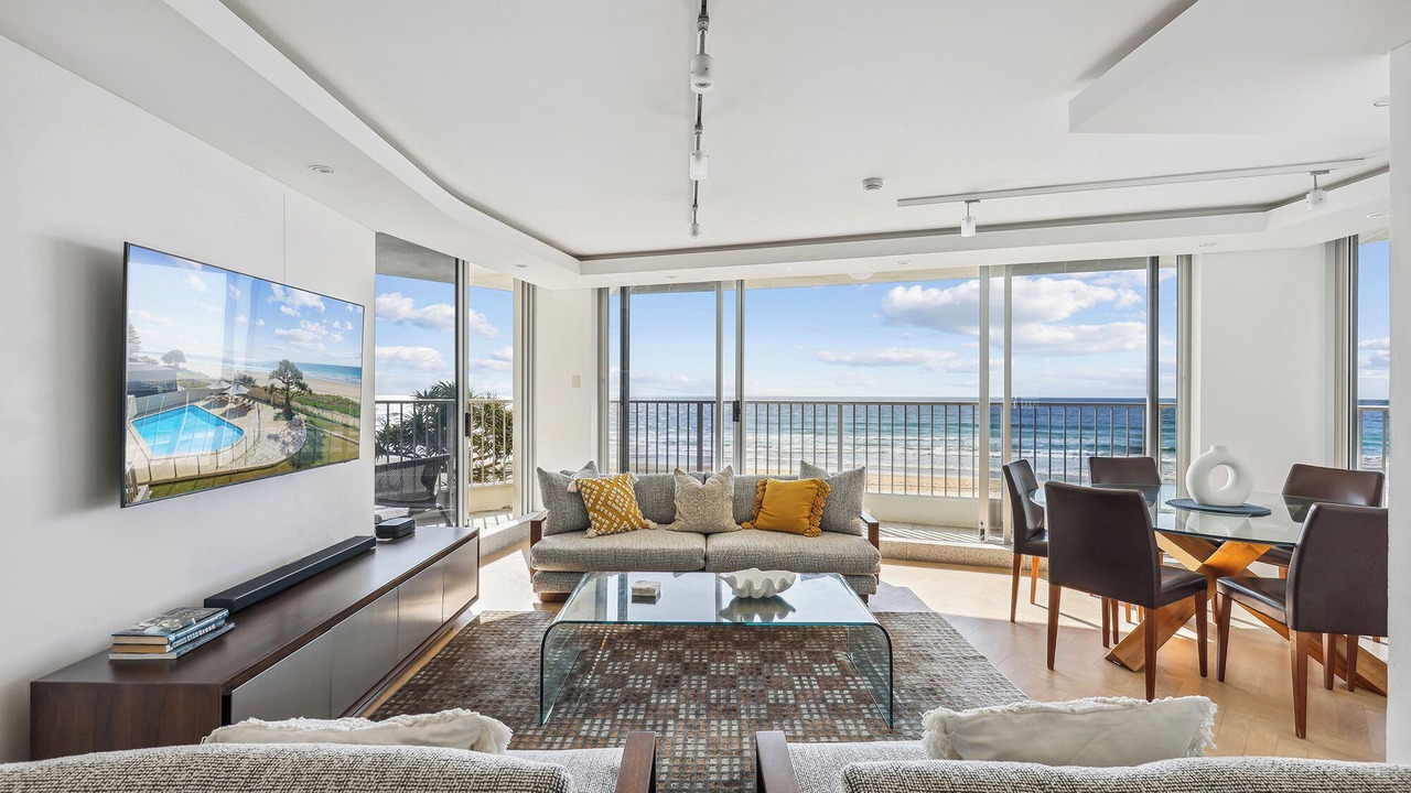 Photo of Livingroom in Main Beach