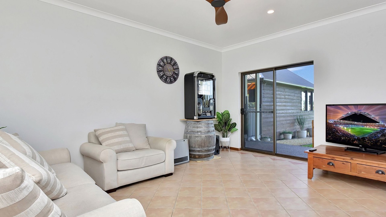 Photo of Livingroom in Clarence Town