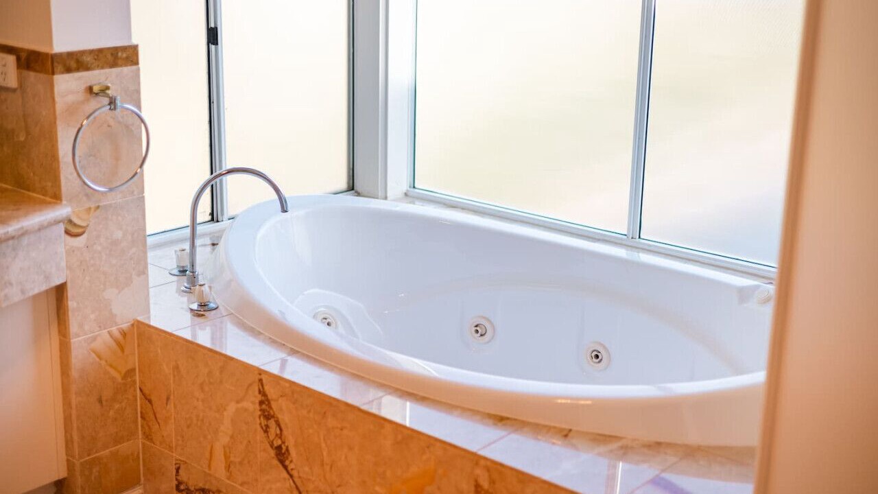 Photo of Bathroom in Sanctuary Lakes