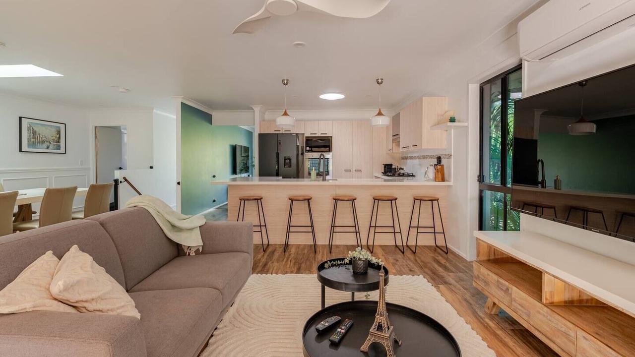 Photo of Livingroom in Oxenford