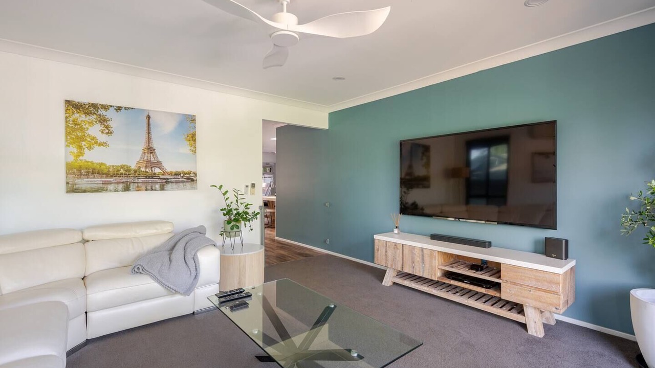 Photo of Livingroom in Oxenford