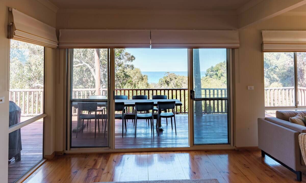 Photo of Livingroom in Eagle Bay