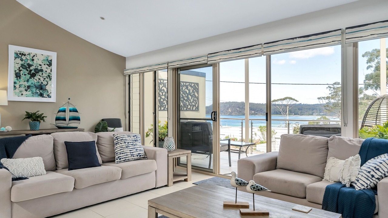 Photo of Livingroom in Denhams Beach