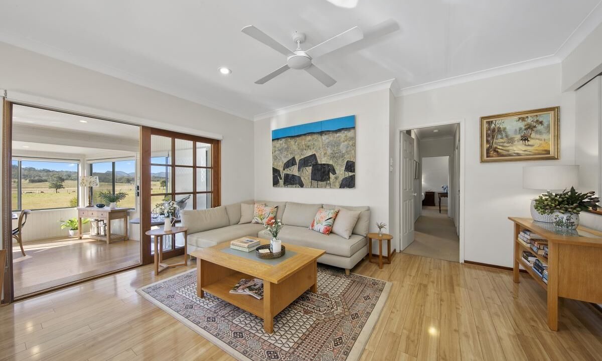 Photo of Livingroom in Broke