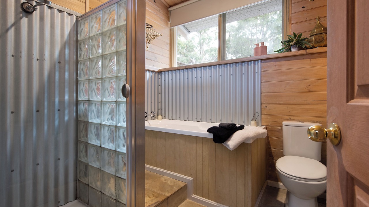 Photo of Bathroom in Wheatsheaf