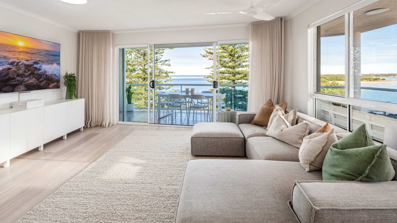 Photo of Livingroom in Golden Beach