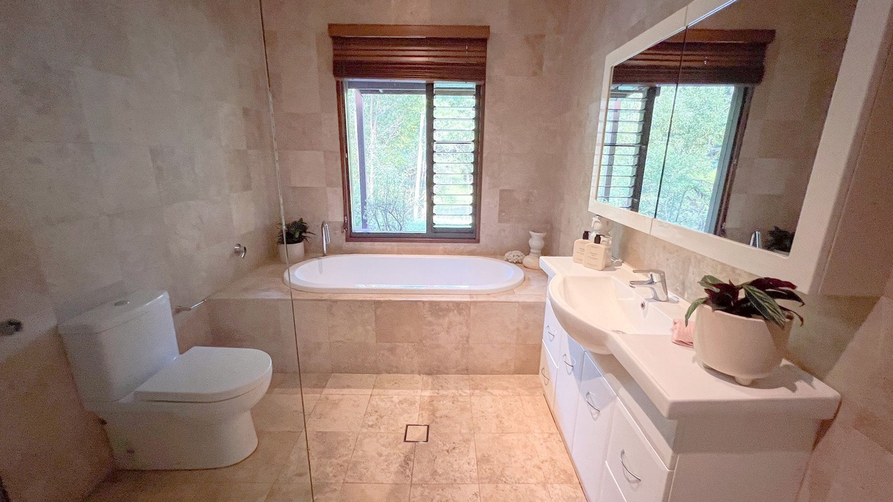 Photo of Bathroom in Main Arm