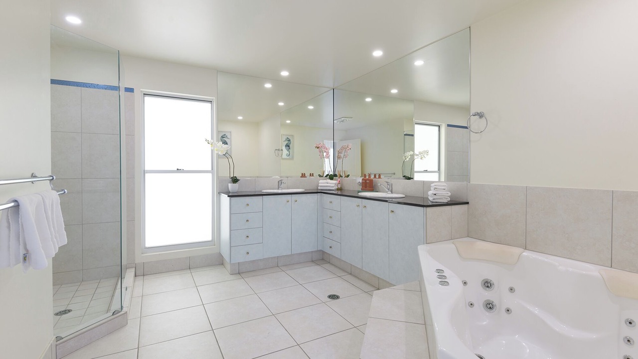 Photo of Bathroom in Oak Beach
