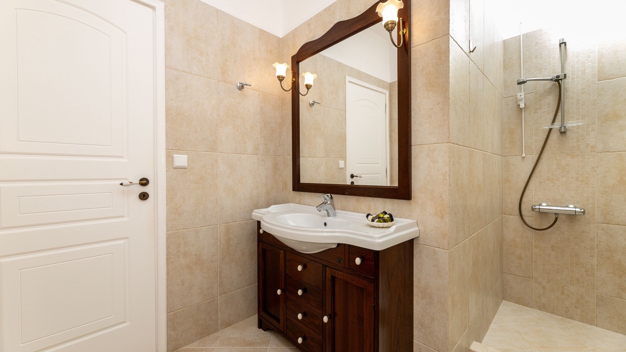 Photo of Bathroom in Aliki