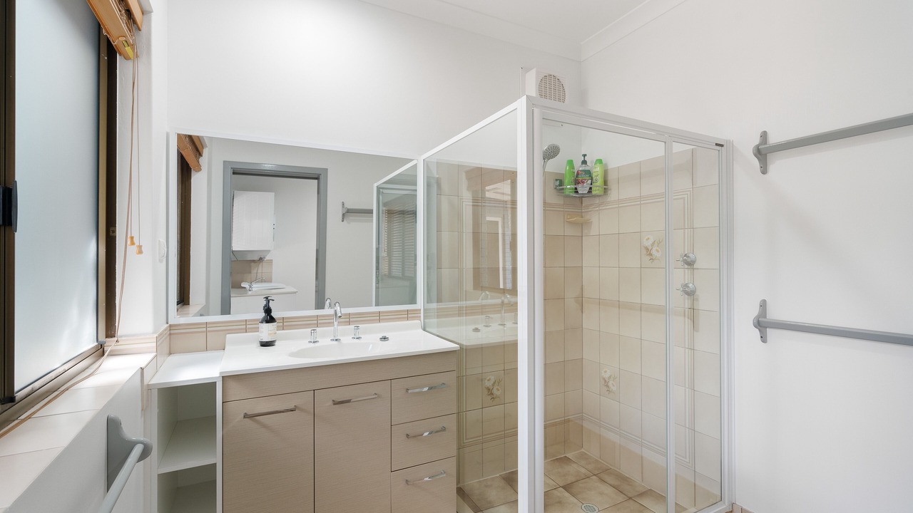 Photo of Bathroom in Peppermint Grove Beach