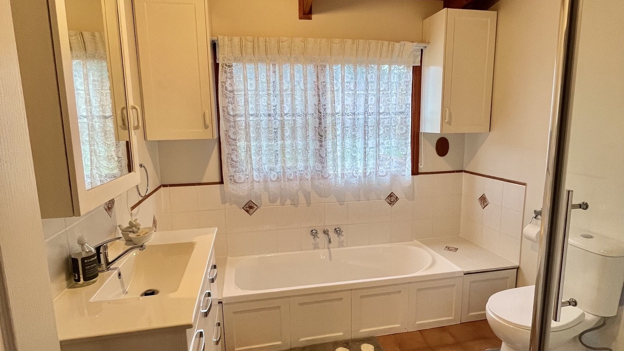 Photo of Bathroom in Wyberba