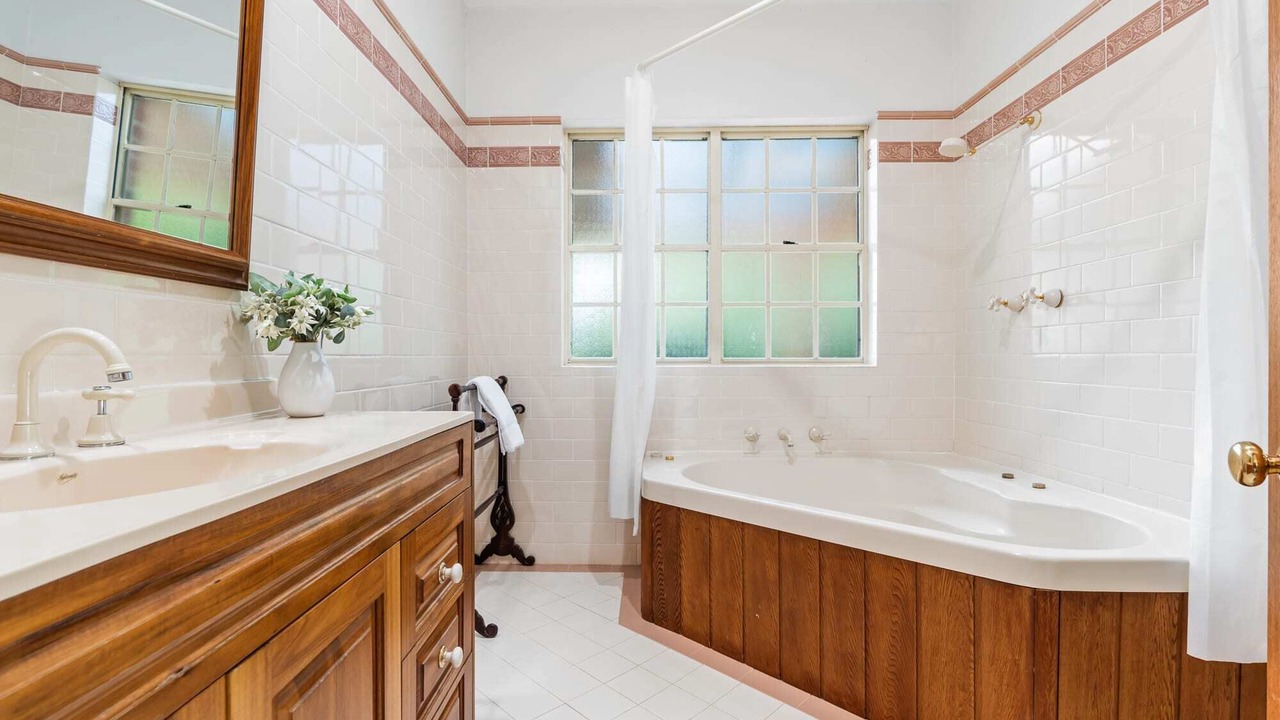Photo of Bathroom in Laffing Waters