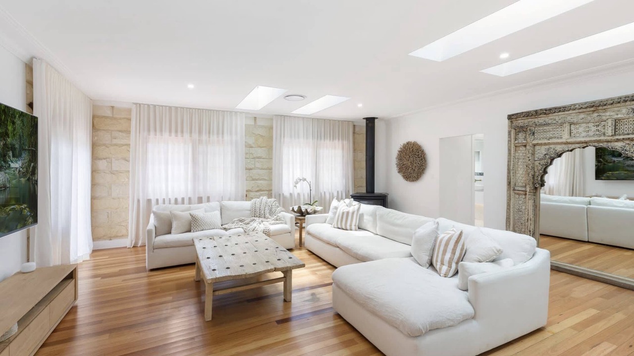 Photo of Livingroom in Picketts Valley