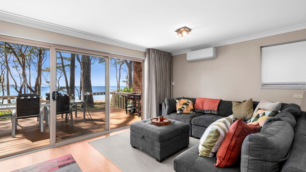 Photo of Livingroom in Denhams Beach