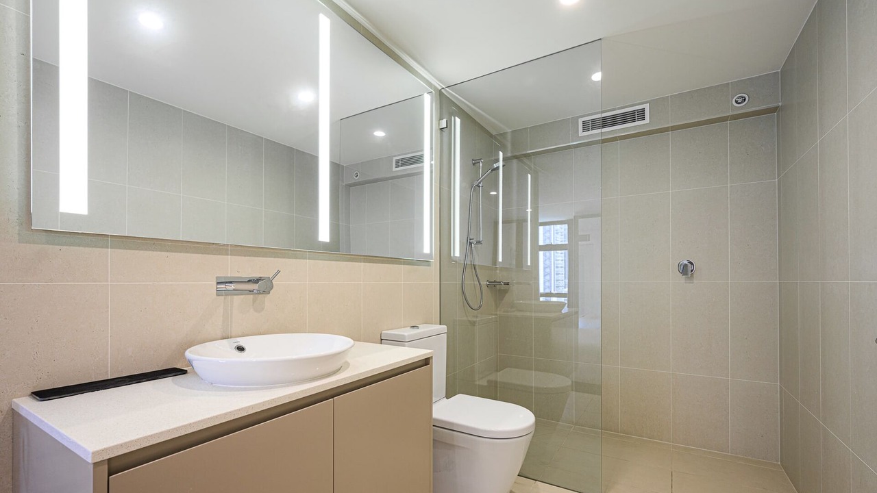 Photo of Bathroom in Haymarket