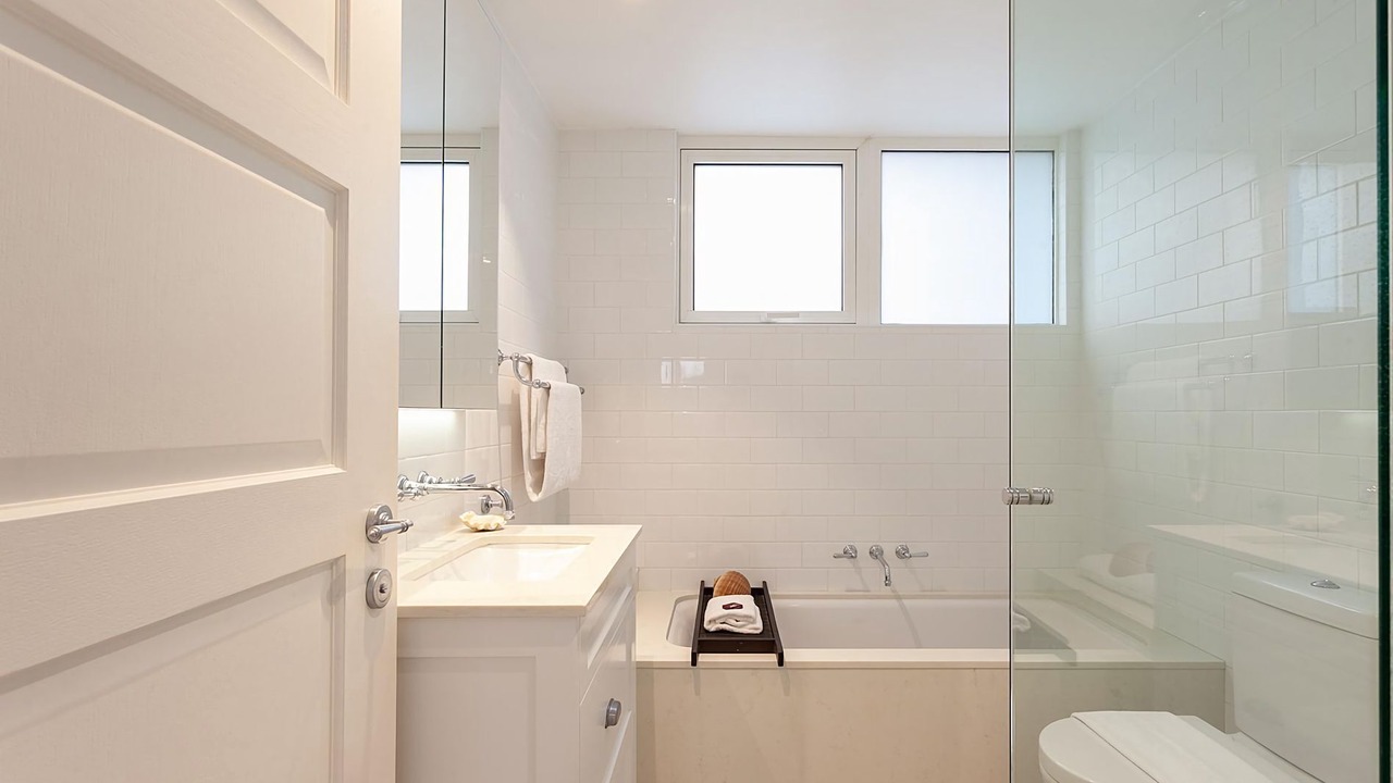 Photo of Bathroom in Clovelly