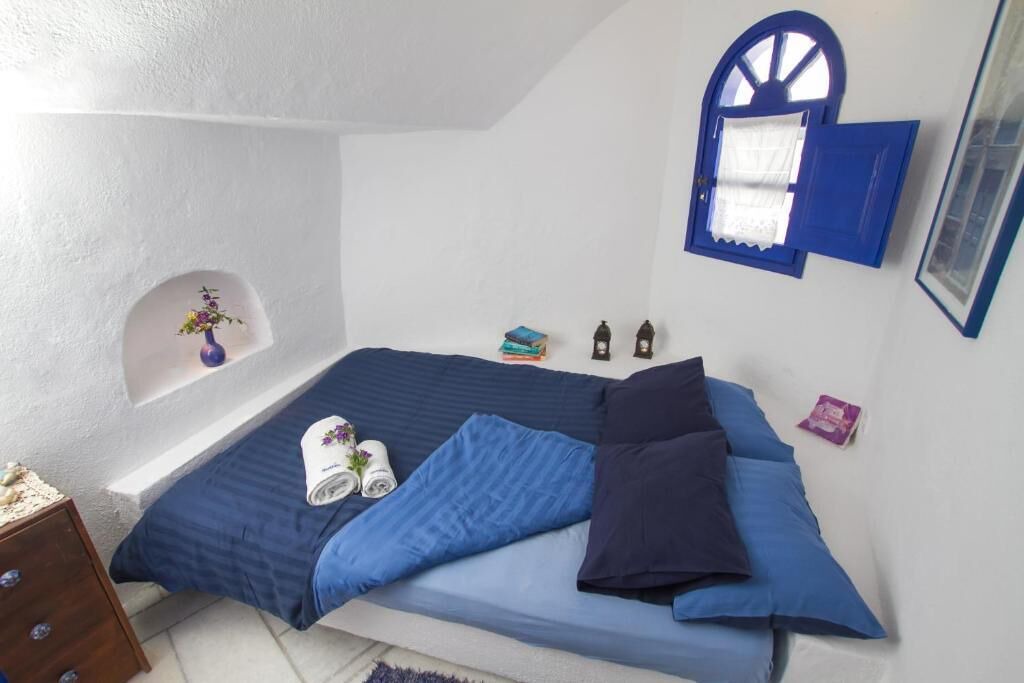 Photo of Bedroom in Oia