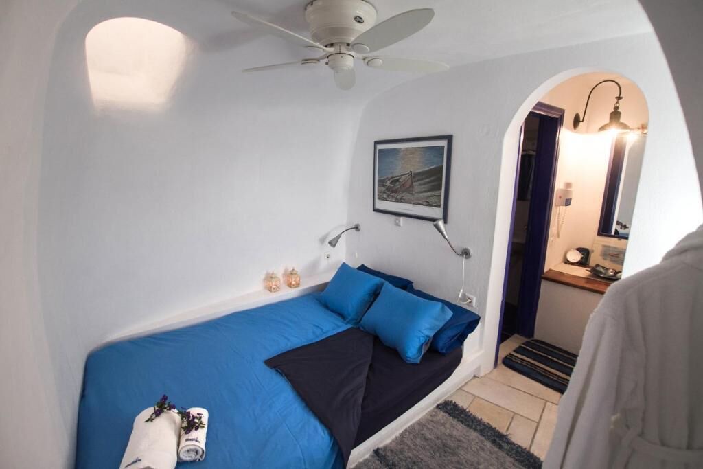 Photo of Bedroom in Oia
