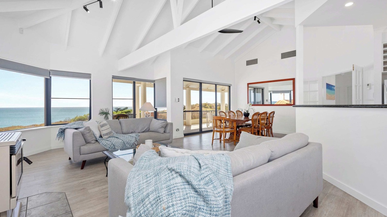 Photo of Livingroom in Halls Head