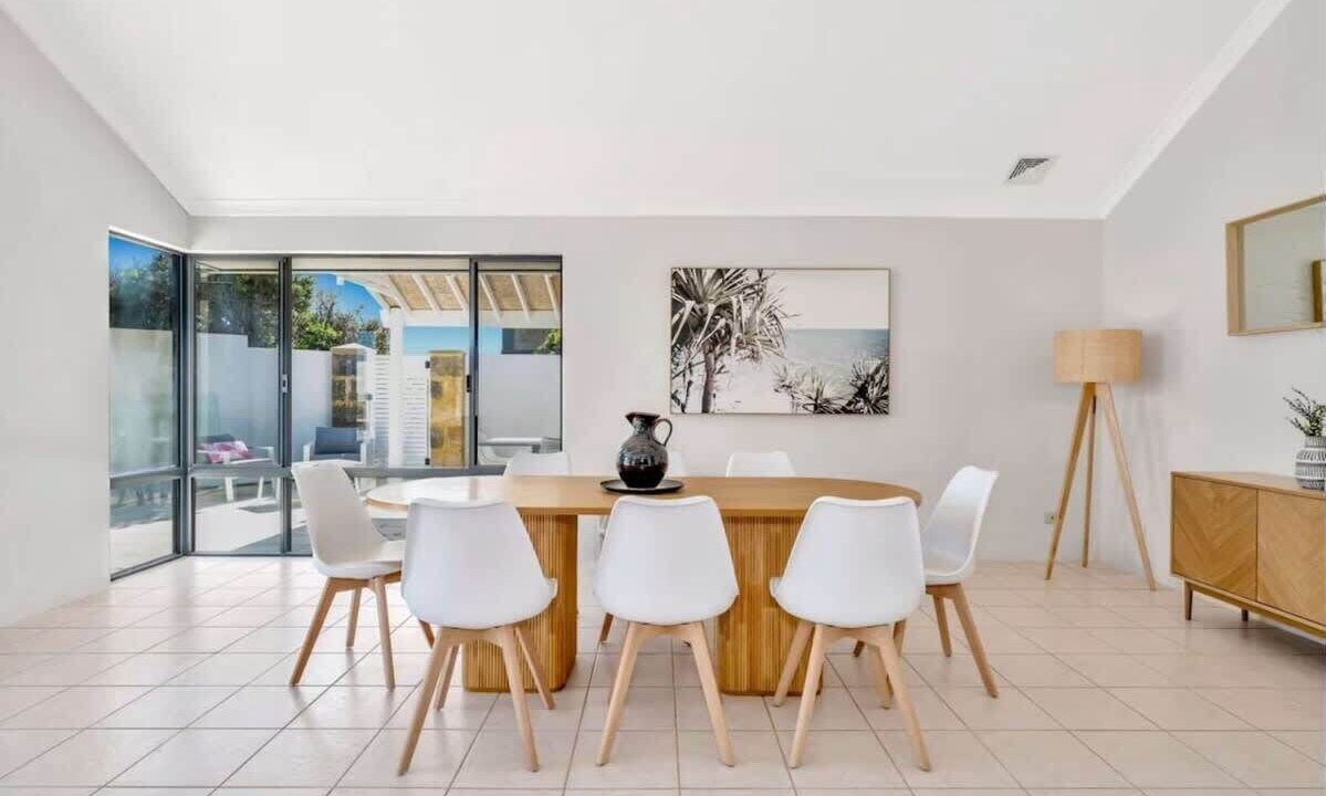 Photo of Livingroom in Halls Head