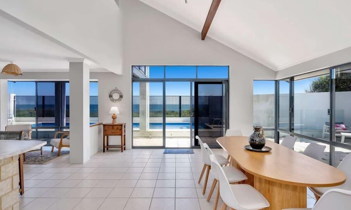 Photo of Livingroom in Halls Head