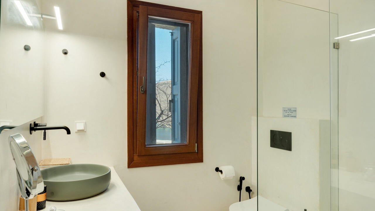 Photo of Bathroom in Syros