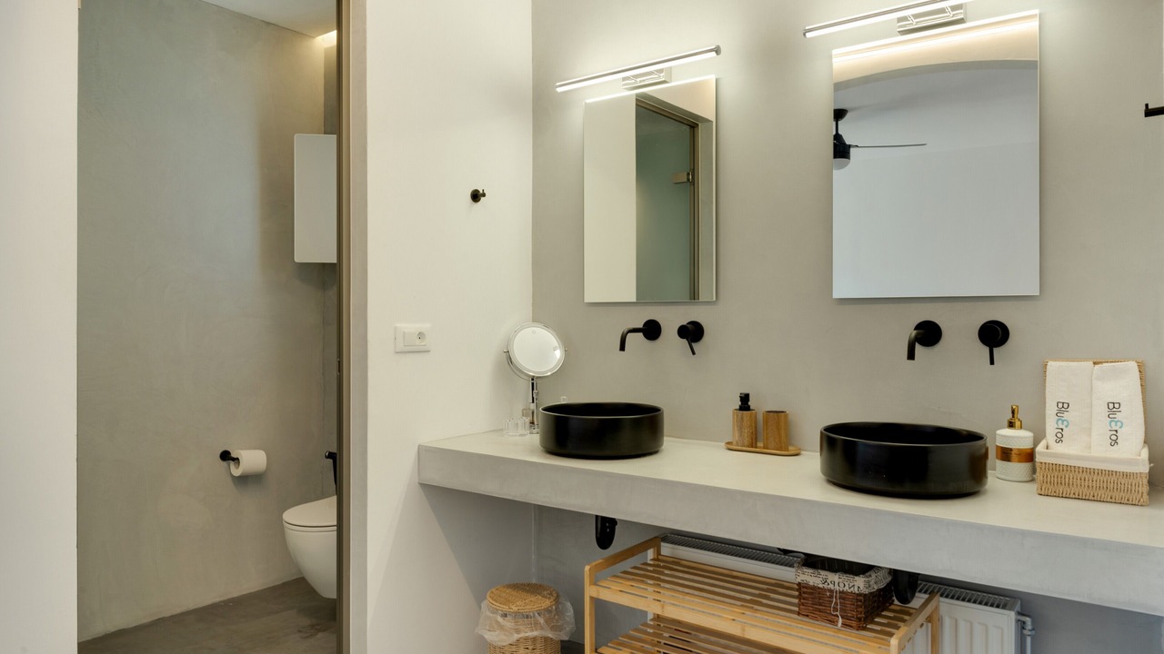 Photo of Bathroom in Syros