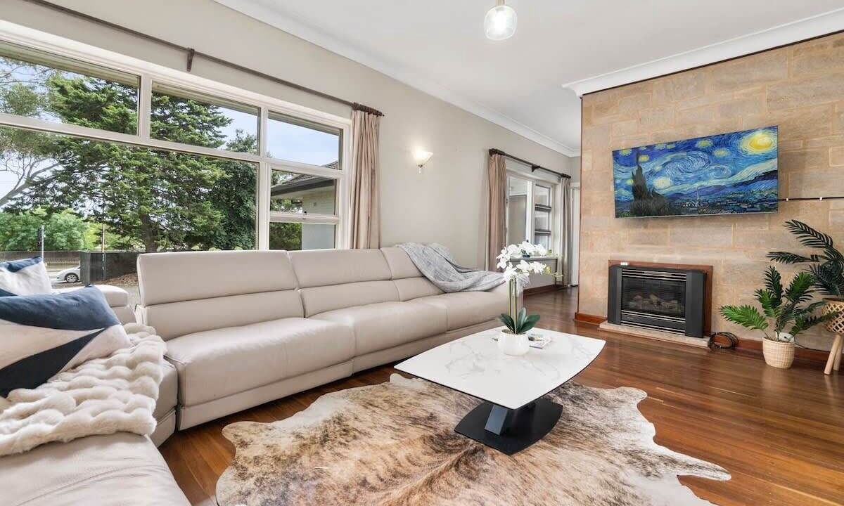 Photo of Livingroom in Bellevue Heights