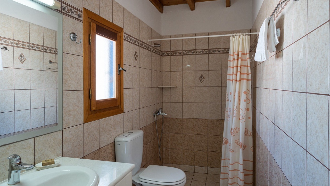 Photo of Bathroom in Aliki