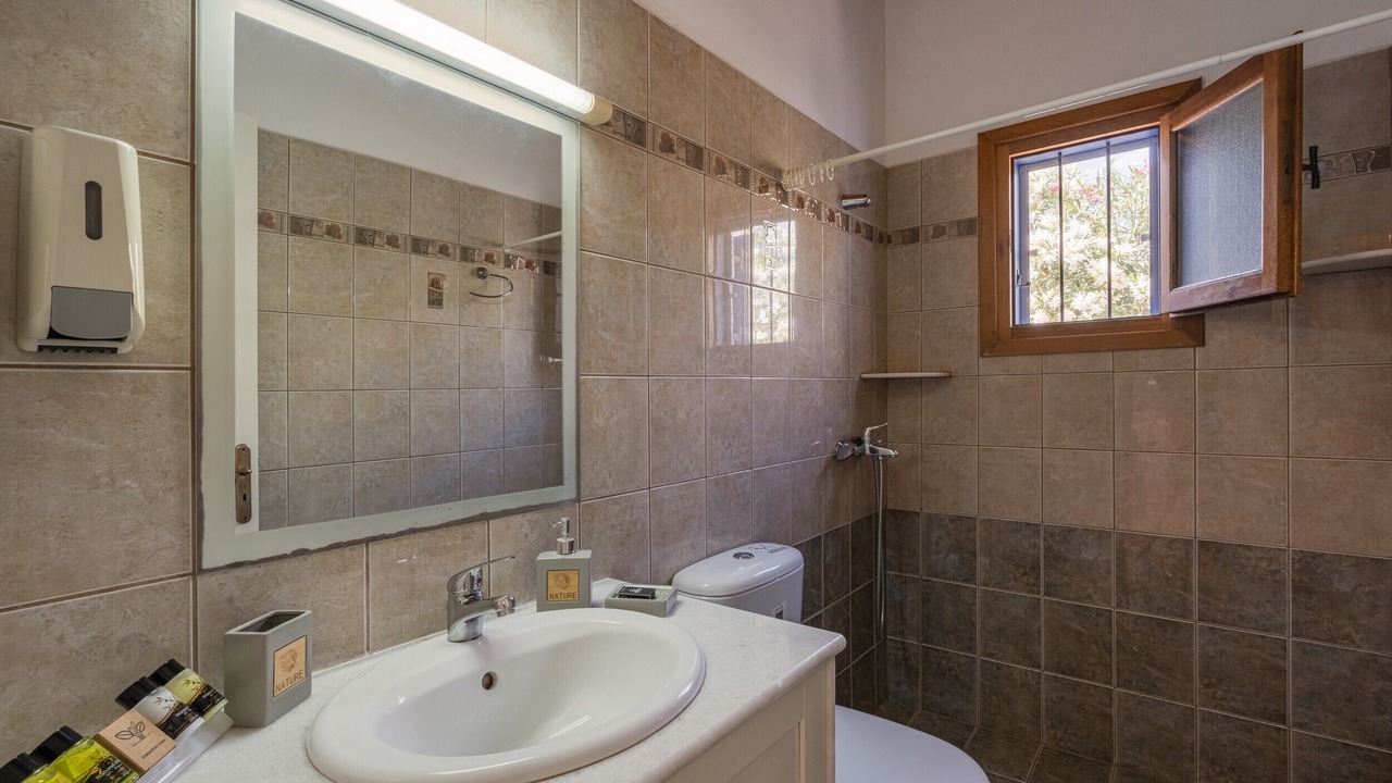 Photo of Bathroom in Aliki