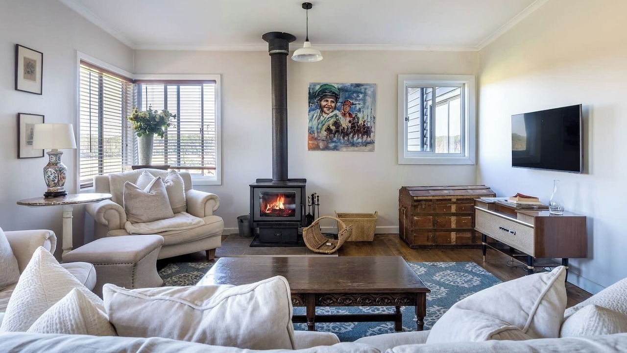 Photo of Livingroom in Red Hill South