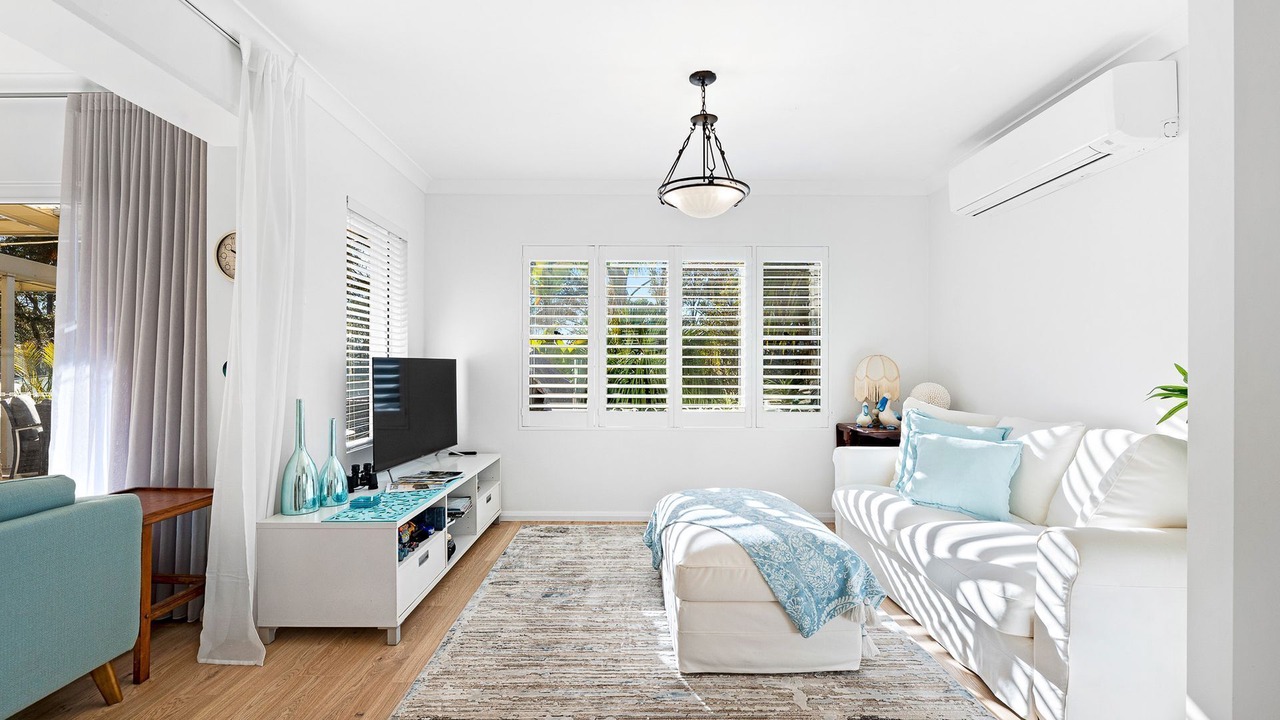 Photo of Livingroom in Denhams Beach