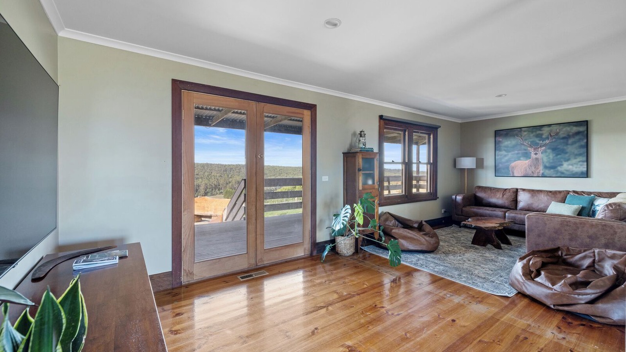 Photo of Livingroom in Hallston