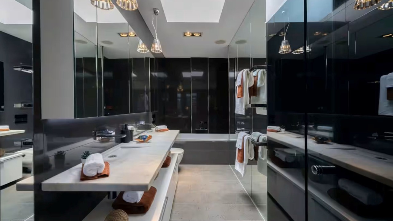 Photo of Bathroom in Albert Park