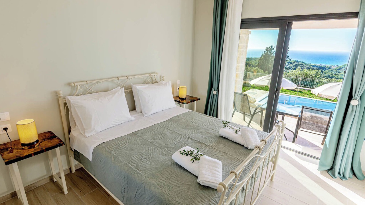 Photo of Bedroom in Petaleia