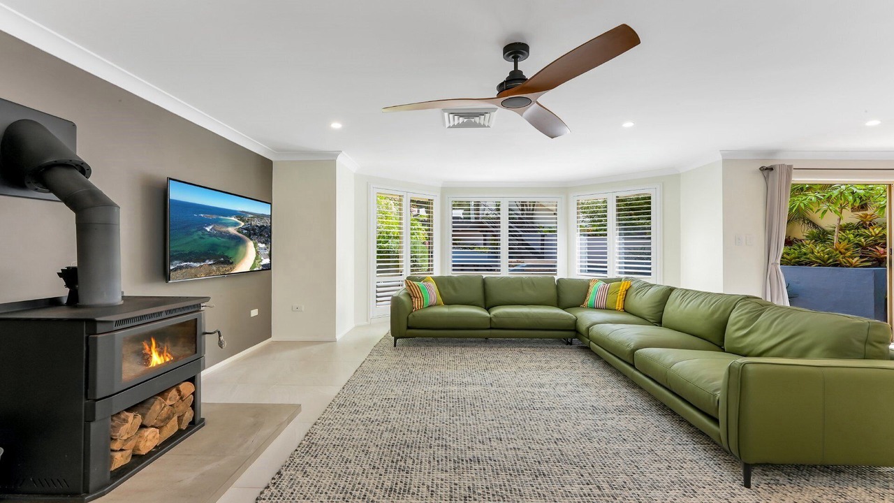 Photo of Livingroom in Forresters Beach