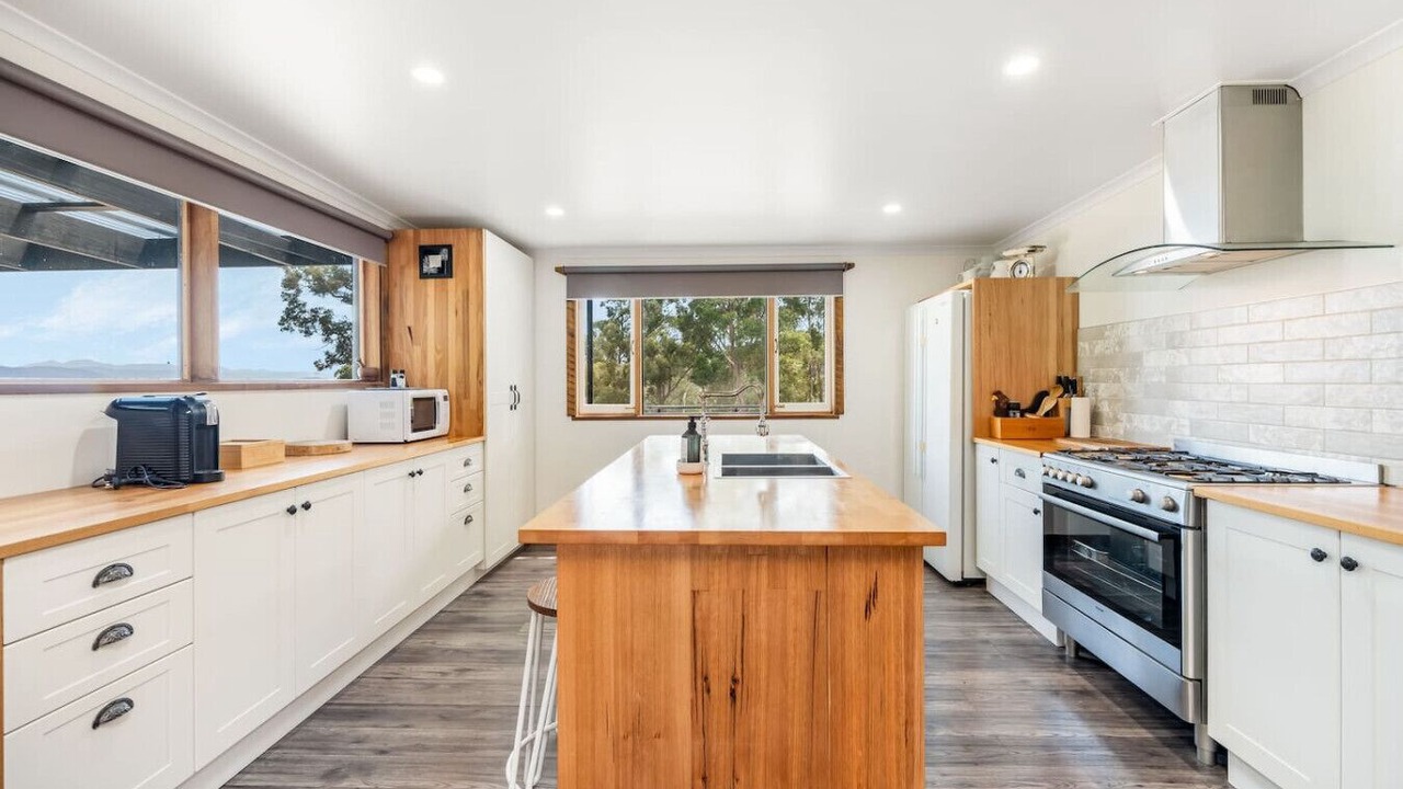 Photo of Kitchen in Deep Bay