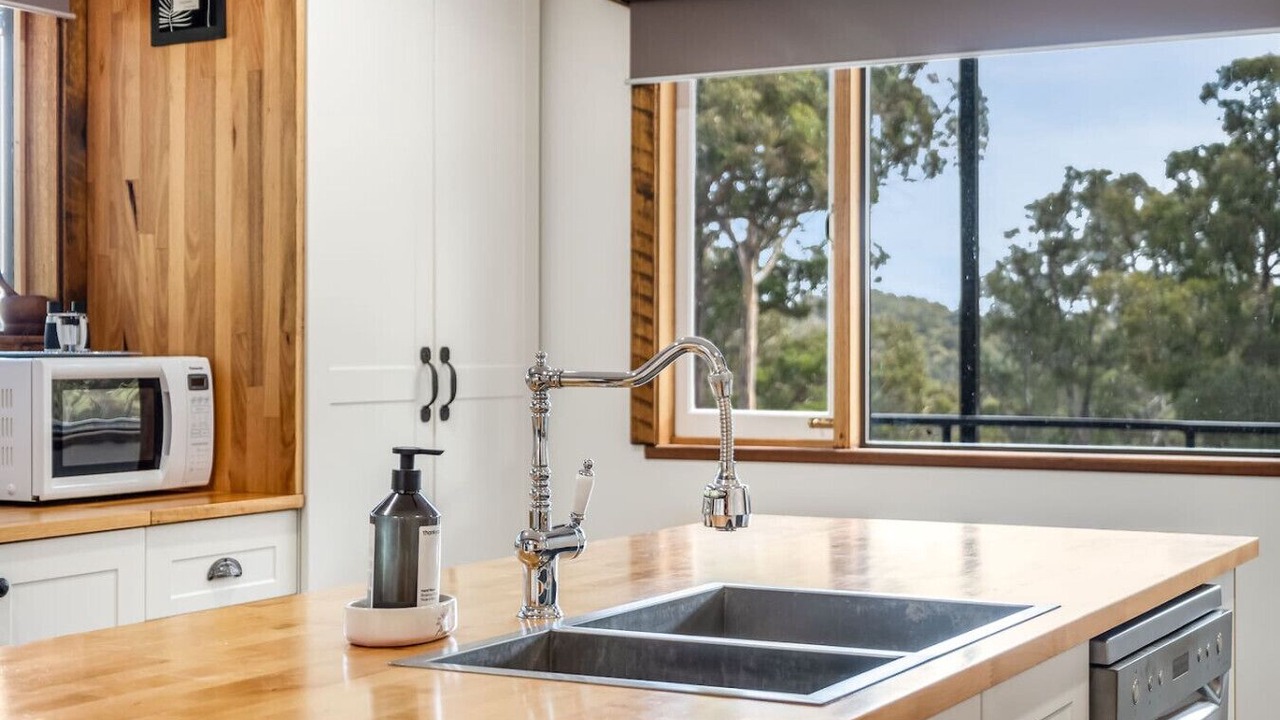 Photo of Kitchen in Deep Bay