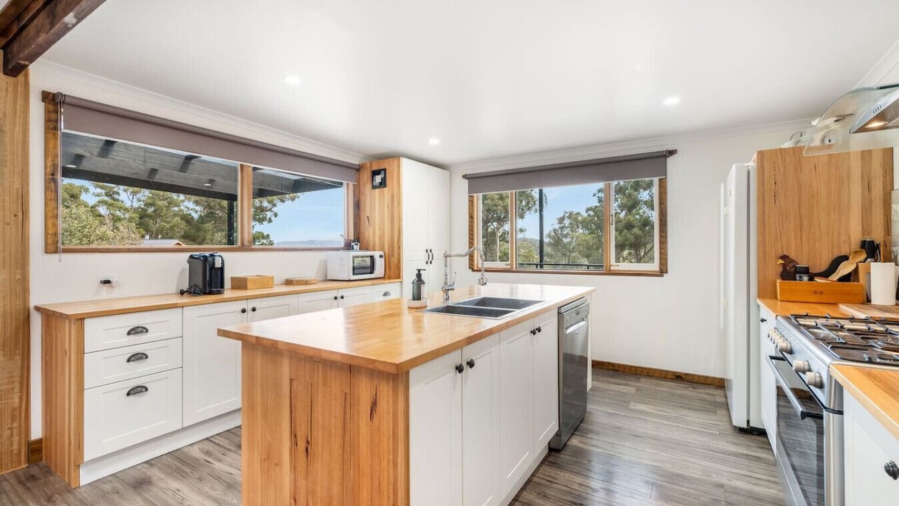Photo of Kitchen in Deep Bay