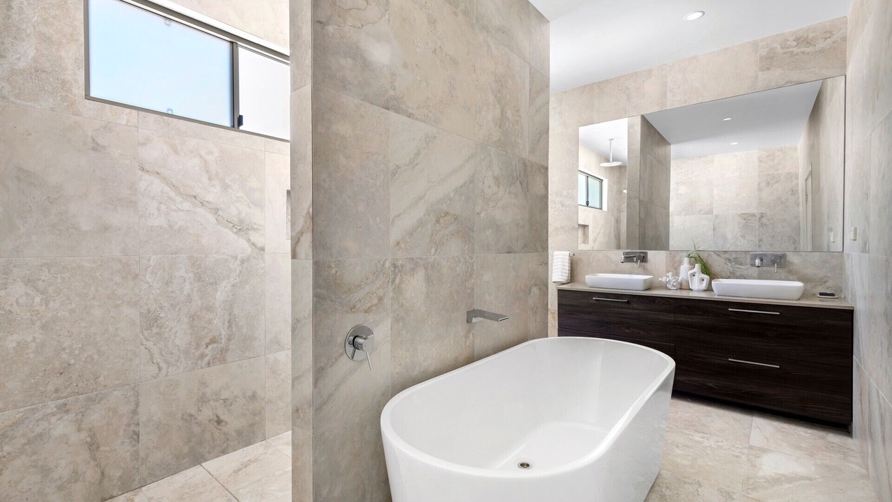 Photo of Bathroom in Shell Cove