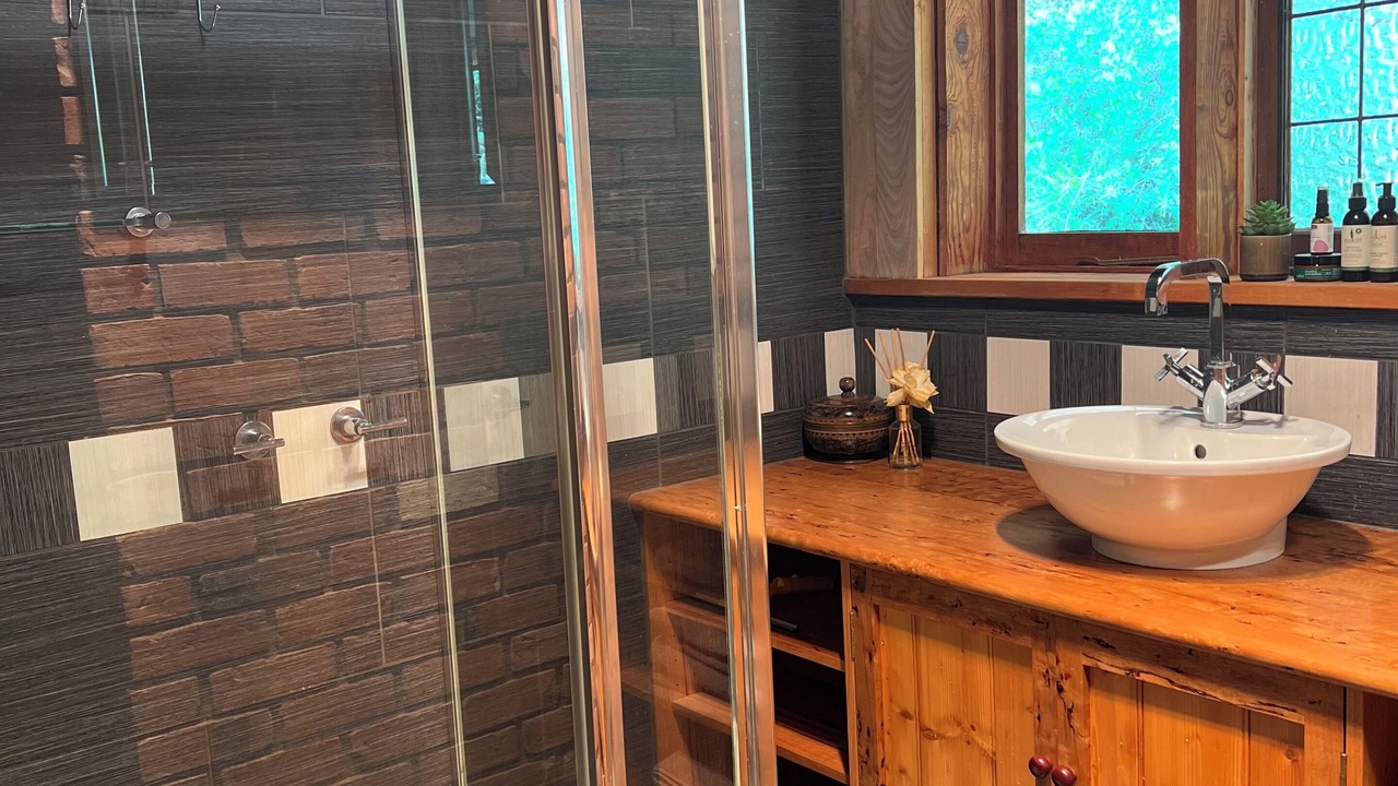 Photo of Bathroom in Briagolong
