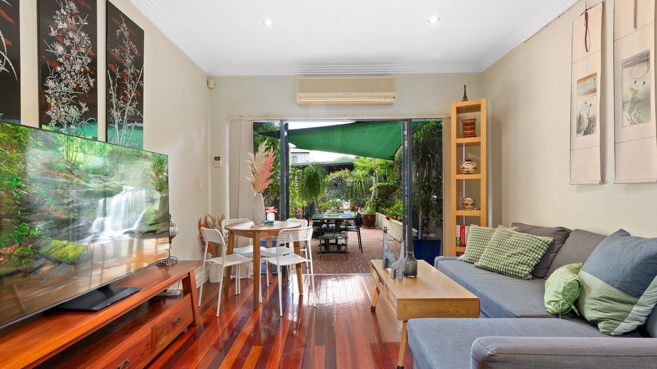 Photo of Livingroom in Alexandria