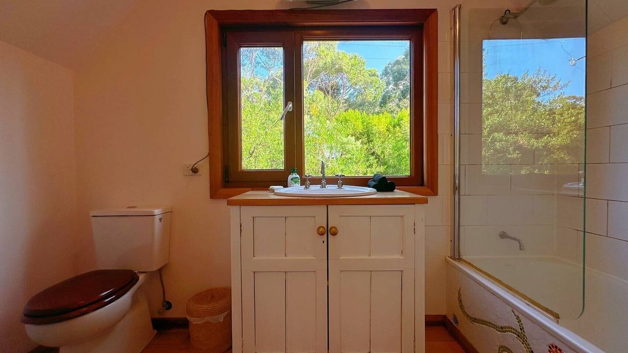 Photo of Bathroom in Lower Snug
