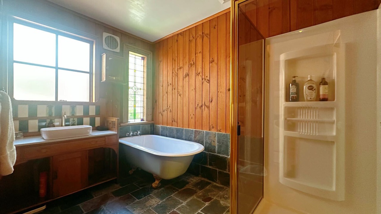 Photo of Bathroom in Lower Snug