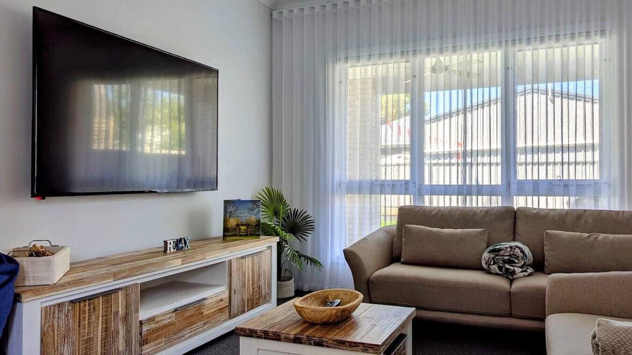 Photo of Livingroom in Indented Head