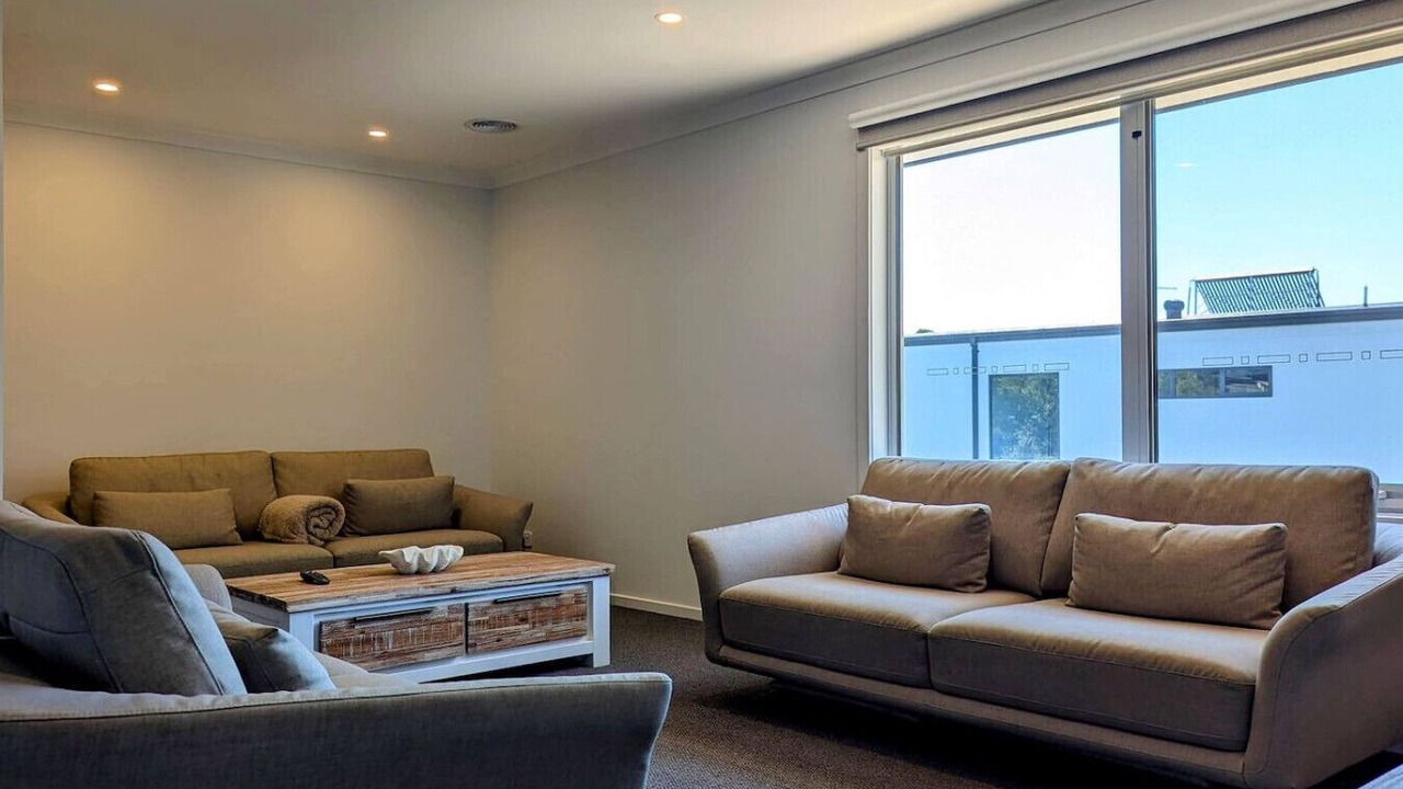 Photo of Livingroom in Indented Head