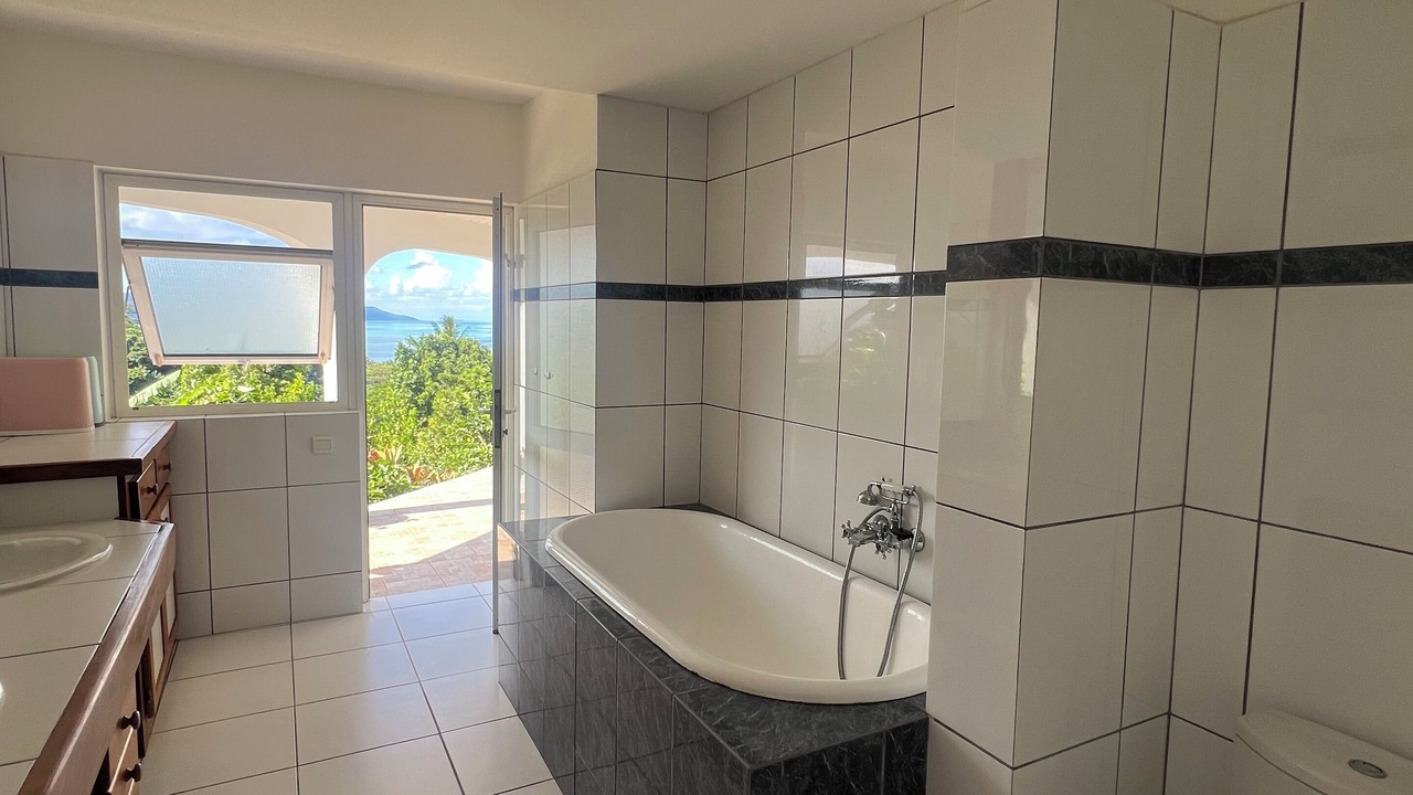 Photo of Bathroom in Uturoa