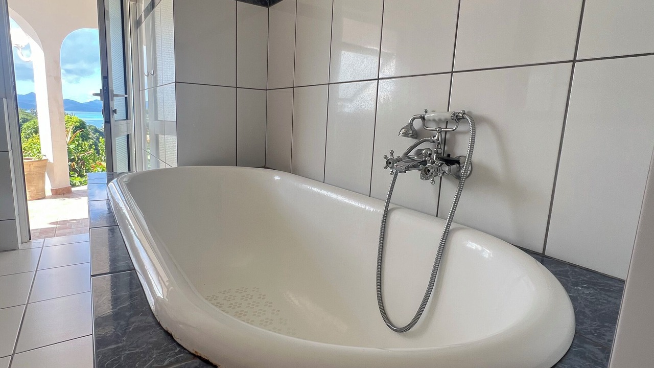 Photo of Bathroom in Uturoa